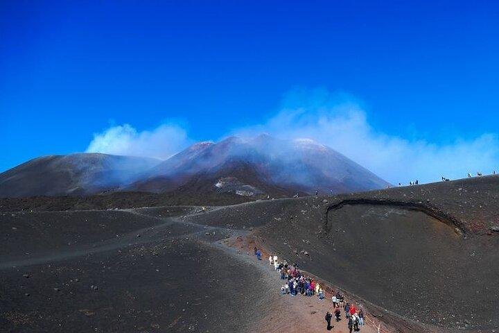 Privat og guidet tur på Etna med vinsmagning inkluderet