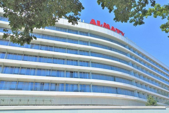 アルマトイの歴史と文化を巡る 2 時間のガイド付きウォーク