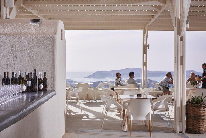 Small Group Santorini Discovery Tour with Lunch and Wine Tasting