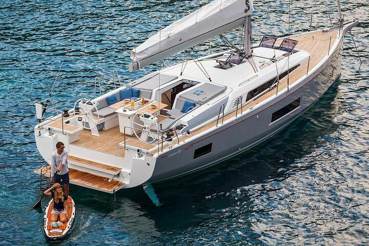 Santorini: crucero privado en velero Caldera con Beneteau Oceanis 46.1