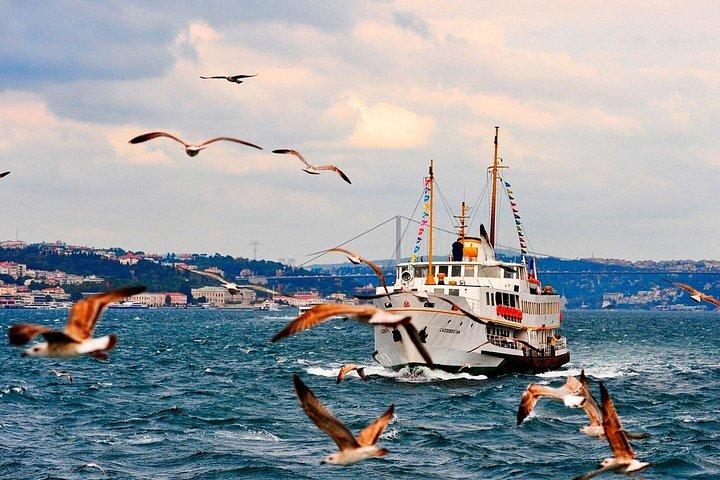 Istanbul: Bosphorus And Golden Horn Morning or Sunset Cruise