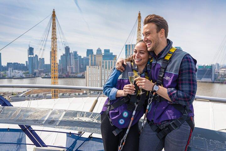 Up at The O2 : パノラマビューのガイド付きデイタイムクライム