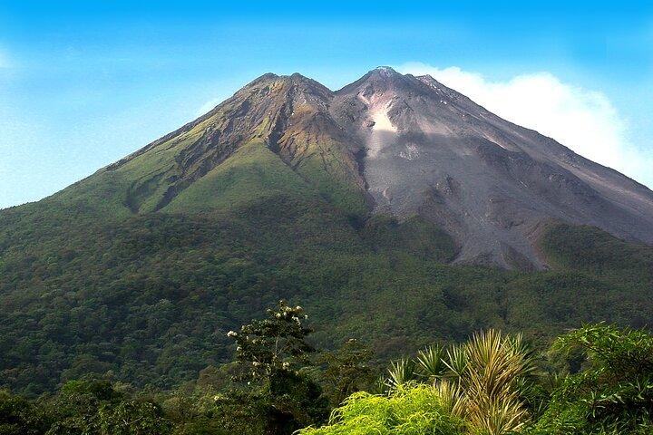 アレナル火山＆温泉1日ツアー（サンホセ発）