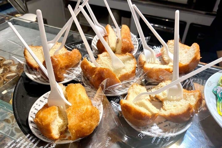 Eating Naples Street Food Tour with Guided Tasting and Sightseeing
