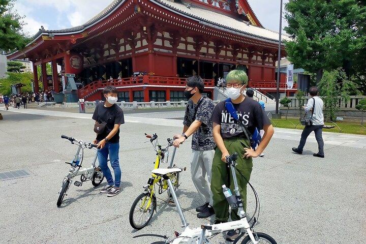 東京中心部の 2.5 時間のガイド付きサイクリング ツアー