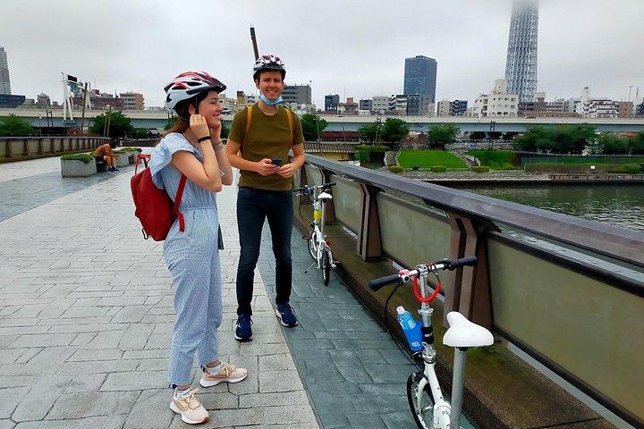 東京中心部の 2.5 時間のガイド付きサイクリング ツアー