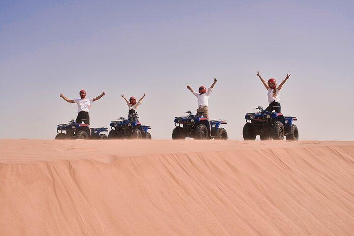 Full-Day Private Qatar Desert Safari Tour naar Khor Al Adaid