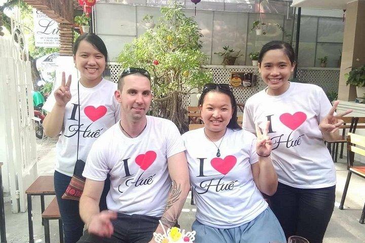 フエ市内ツアーとスクーターによる地元料理