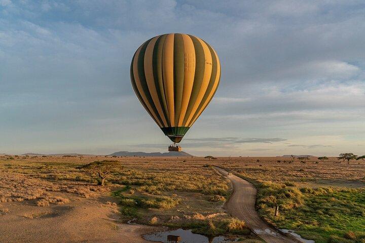 Tour privado de 7 días por el lago Manyara, el cráter del Ngorongoro y el Serengeti