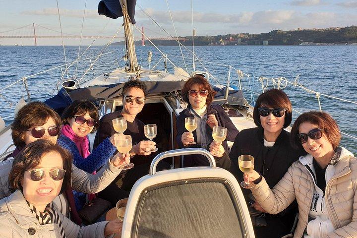 タグス川リスボン・プライベートセーリングクルーズ（現地民同伴）