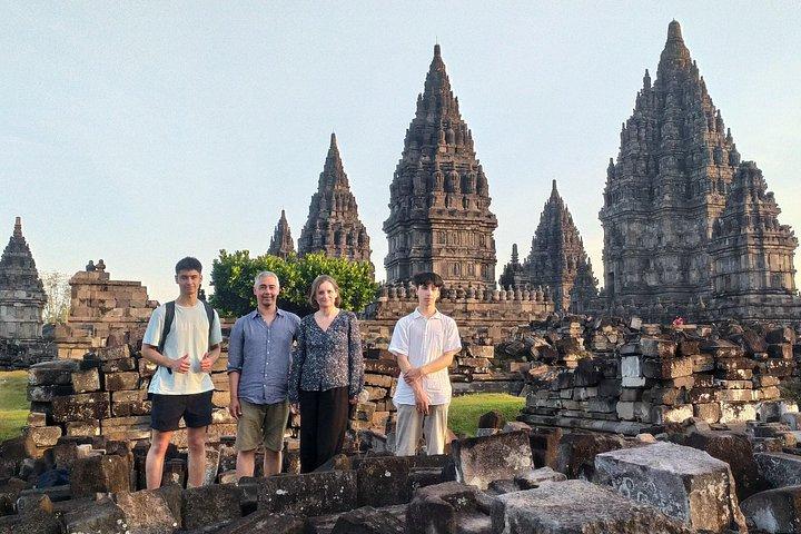 ボロブドゥール寺院クライム・トゥ・ザ・トップ＆プランバナン寺院 - 1日ツアー