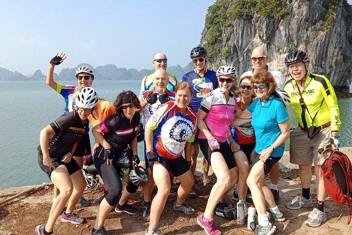 Ha Long Bay Cruise 1 Day Tour: Kajakfahren, Schwimmen, Wandern und Mittagessen
