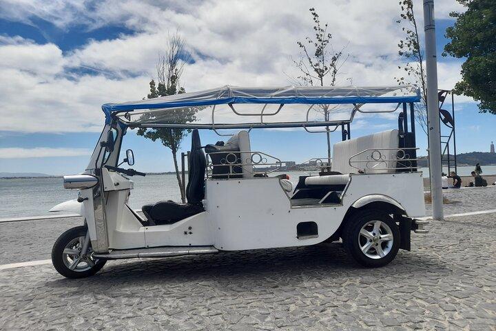1-hour private eco tuk-tuk tour for up to 6 people through Lisbon