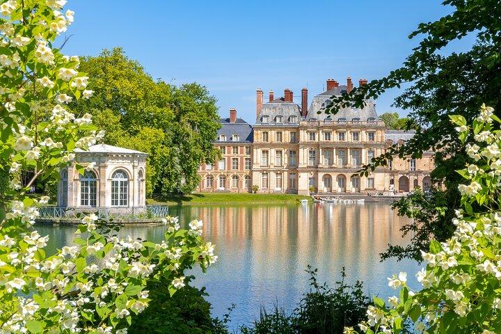 Spring køen over Château de Fontainebleau fra Paris i bil
