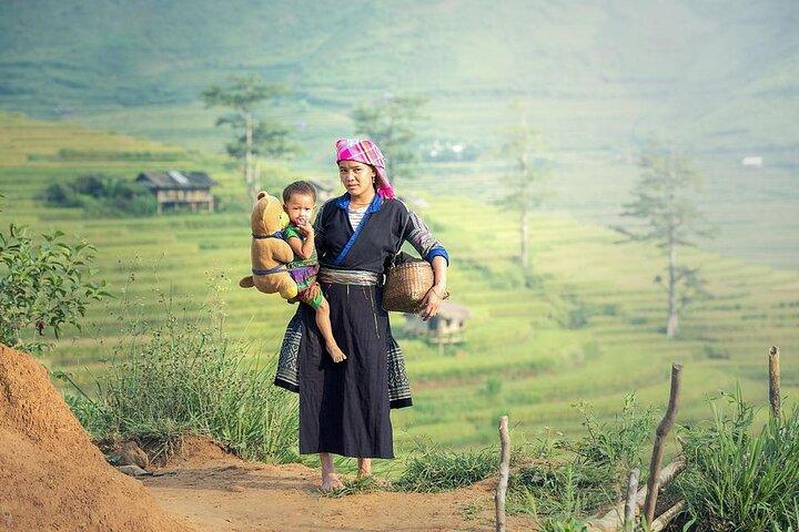 Sapa Trek Group Tour 3days by Bus from Hanoi with 1 night hotel&1 night homestay