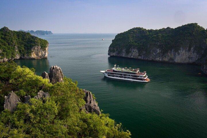Dora Cruise 3 dage 2 nætter besøger Halong Bay og trekking Cat Ba National Park