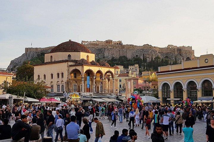 アテネの隠れたスポットで伝統的なギリシャ料理を味わうツアー