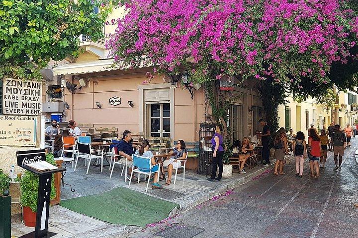 アテネの隠れたスポットで伝統的なギリシャ料理を味わうツアー