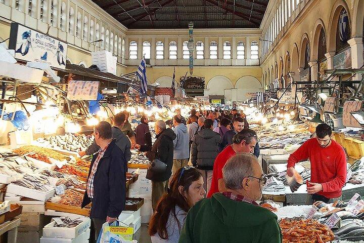 アテネの隠れたスポットで伝統的なギリシャ料理を味わうツアー