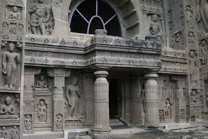 Dagstur i Ajanta grottor