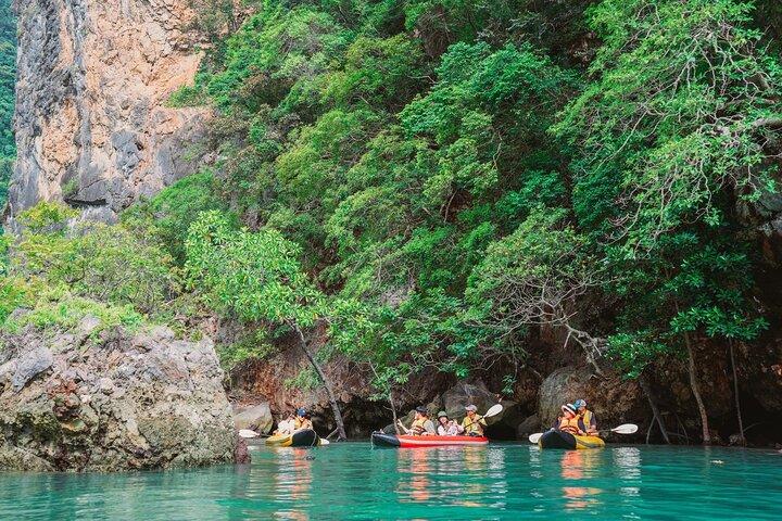 プーケットからのシーカヌーとロイ・クラトンのパンガー湾サンセットクルーズディナー