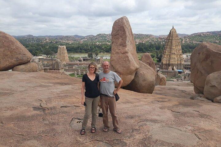 Hampi Heritage Hues: Entdecken Sie die Majestät des Vijayanagara-Imperiums