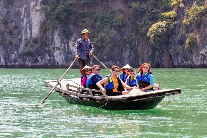 Excursión de un día a Halong: coche privado + crucero compartido de 4 horas.