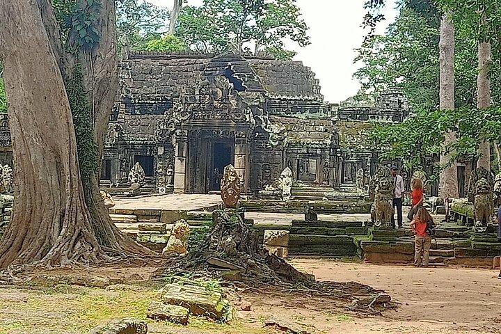 Private Angkor Sunrise Guided Tour