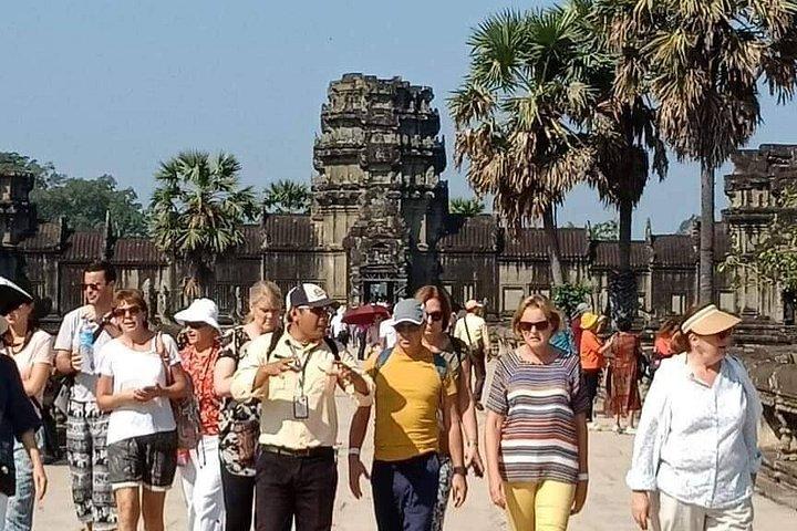 Private Banteay Srei and 4 Temples Guided Tour