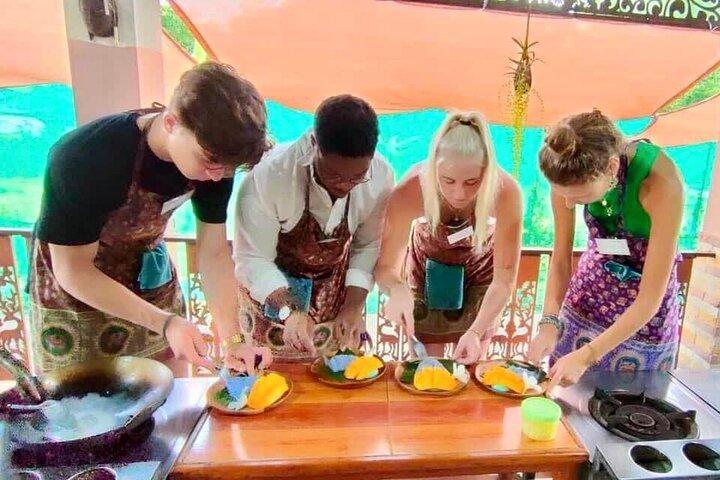 Kochabendkurs Chiang Mai Besuchen Sie den Bio-Garten und -Markt