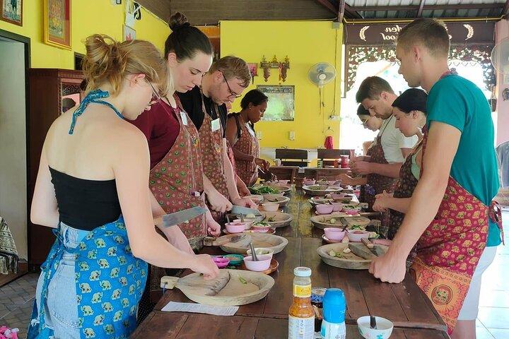 Kochabendkurs Chiang Mai Besuchen Sie den Bio-Garten und -Markt
