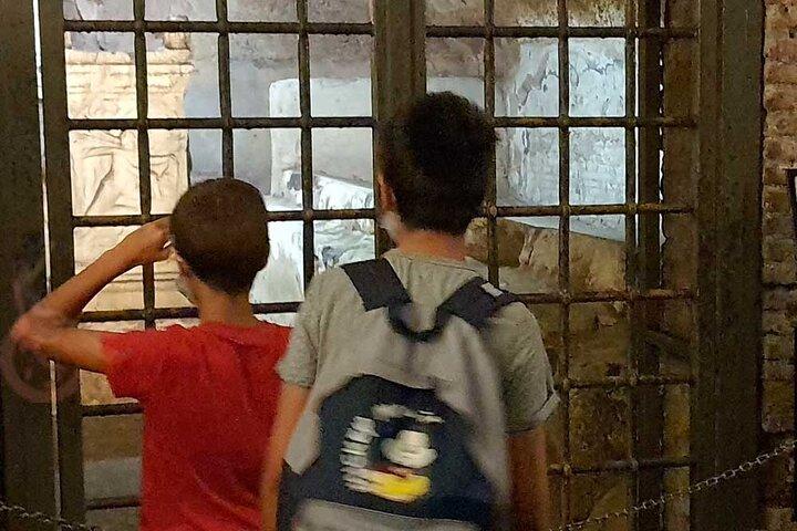 Private Tour durch das Kolosseum St. Clements Underground & Crypts für Familien und Kinder