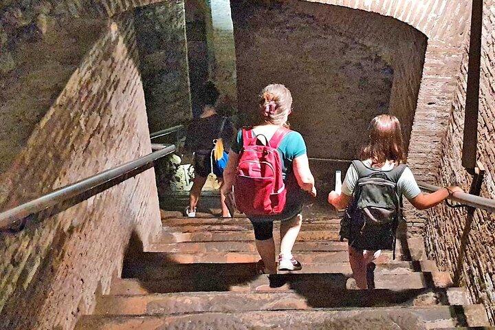 家族と子供のためのコロッセオ セント クレメンツ アンダーグラウンド & クリプトのプライベート ツアー