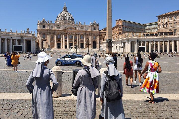 Vatican & Sistine Chapel Private Skip-the-line Tour with PhD Licensed Guide
