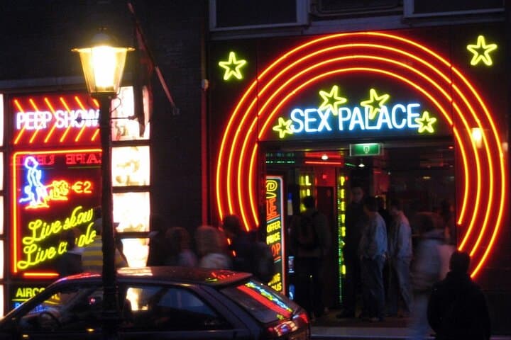 Amsterdam: Guided Red Light District and City Walking Tour