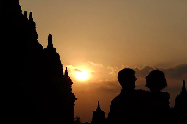 Excursión privada de día completo a la salida del sol de Borobudur y Prambanan