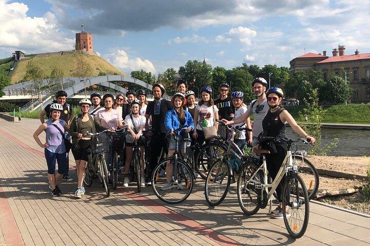 ヴィリニュスの自転車ツアー「象徴的なランドマークと隠れた名所」をハイライト表示