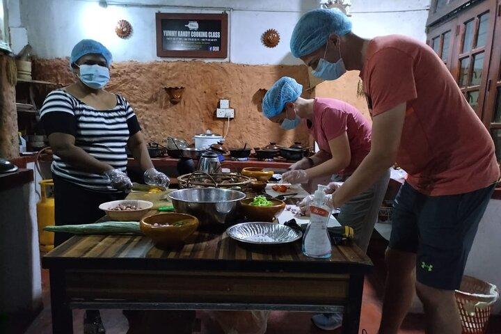 キャンディの伝統的なスリランカ料理プライベートクラス(ホテル送迎付き)