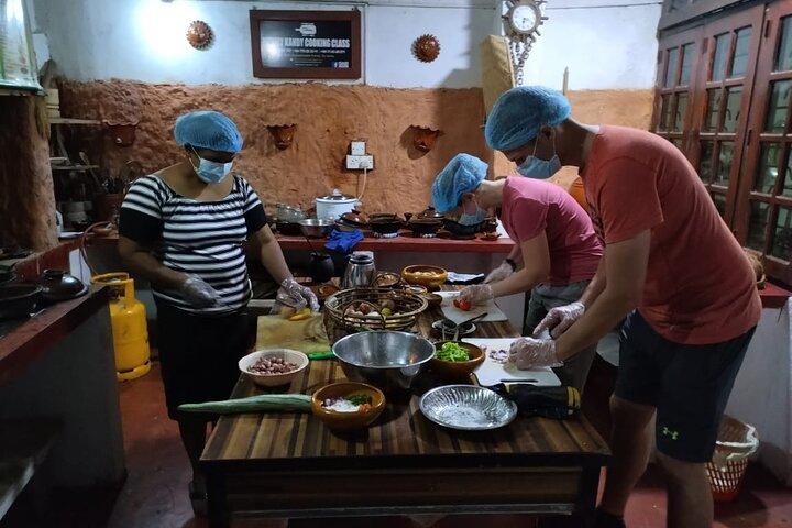 キャンディの伝統的なスリランカ料理プライベートクラス(ホテル送迎付き)