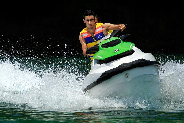 Bali Watersport Package: Parasailing Adventure, Jet Ski, Banan og Donut Boat