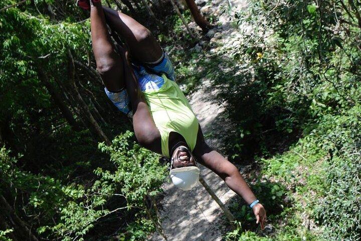 Tirolesa aventura en la jungla