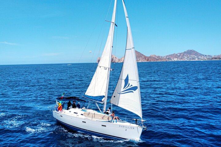 Tour privato in barca a vela a Cabo San Lucas con Papillon Yachts
