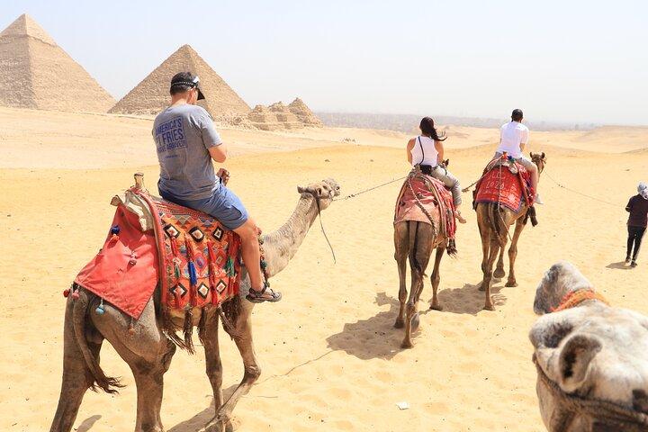 Tour privato del Cairo: piramidi e Grand Museum con prelievo dall'aeroporto
