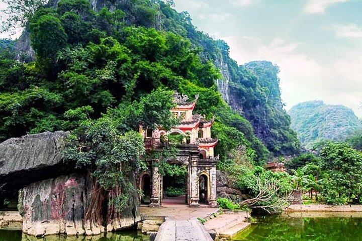ハノイ旧市街から出発した古典的なホア・ル・タム・コック1日ツアー