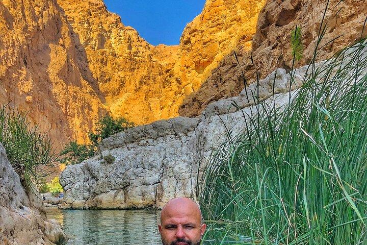 Ganztägige private geführte Wadi Shab und Bimmah Sink Hole Tour