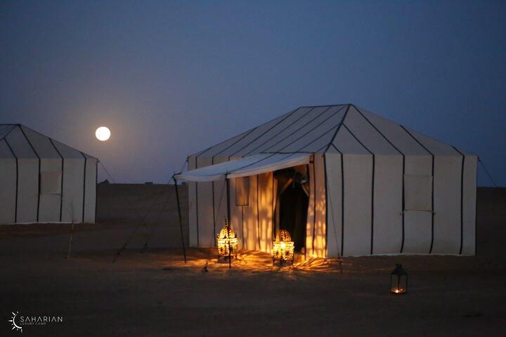 Noche mágica en Saharian Luxury Camp en Merzouga y Camel Trek