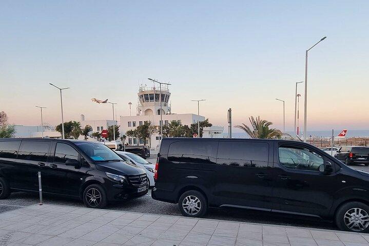 Santorini: Privater Flughafen- und Hafentransfer