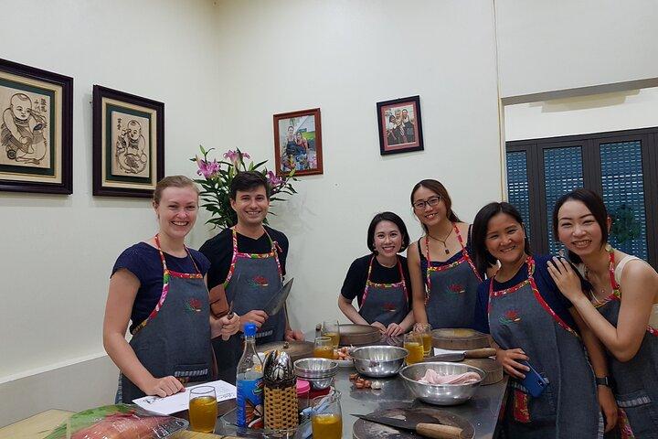 Chef Duyen's thuiskooklessen en marktrondleidingen