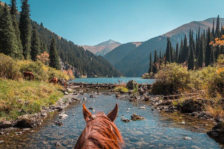 3-Day Private Horseback Riding and Hiking Tour in Kolsay
