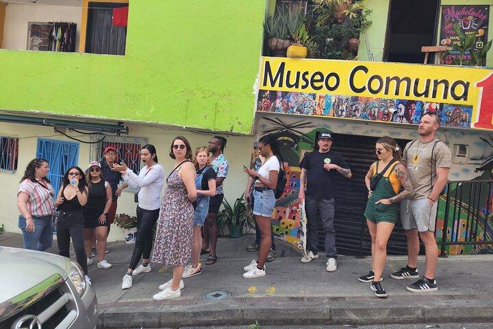 Inde i den rigtige Comuna 13 og Graffiti privat tur fra Medellin